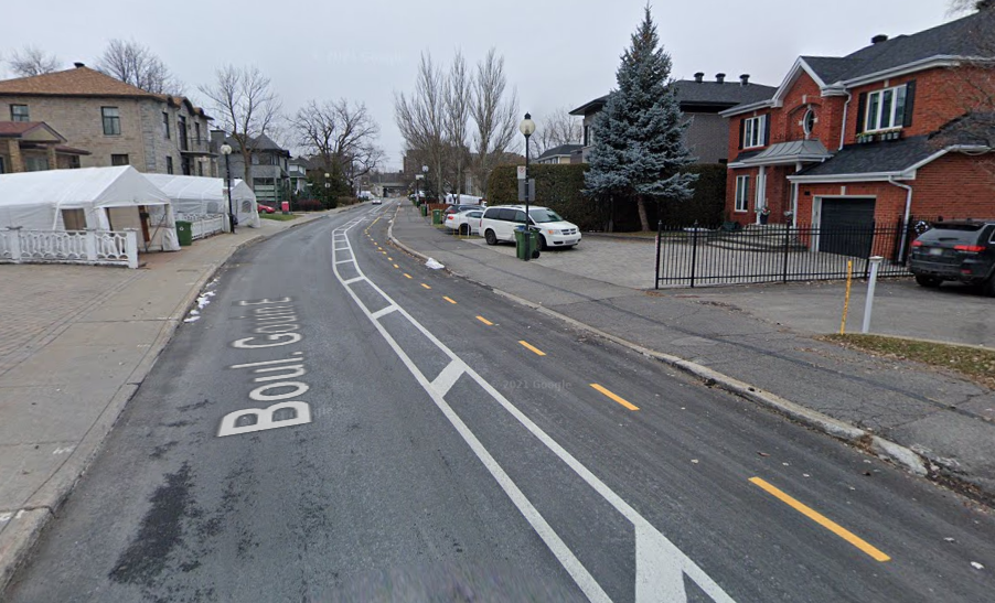 Rue divisé environ 50/50 auto/vélo.
